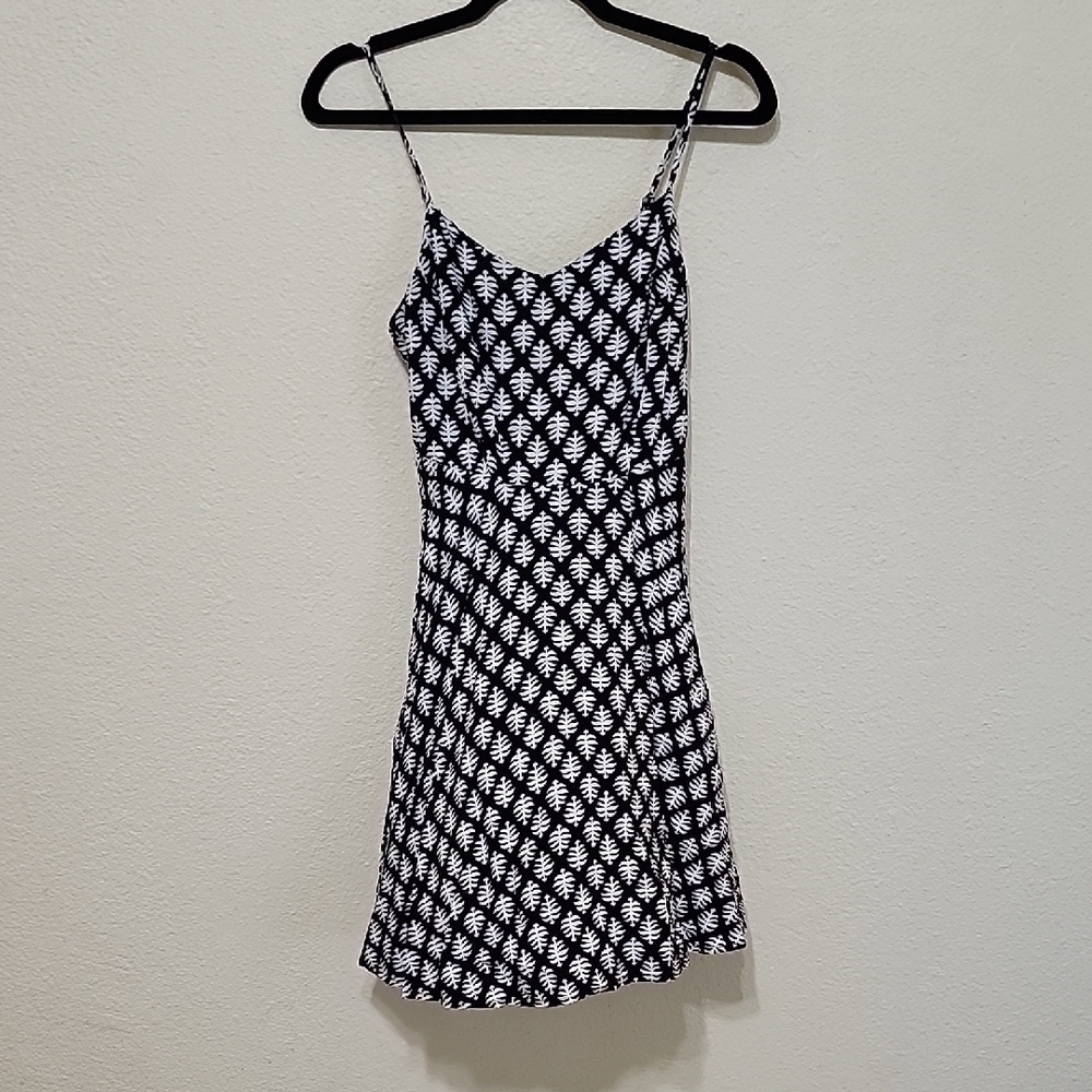 Old Navy Black and White Spaghetti Strap Mini Sundress - Picture 1 of 8